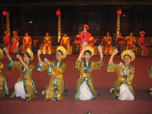 Múa - một phần của nghệ thuật âm nhạc cung đình Huế đang được phục hồi và phát huy