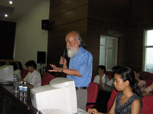 Giáo sư Văn Như Cương