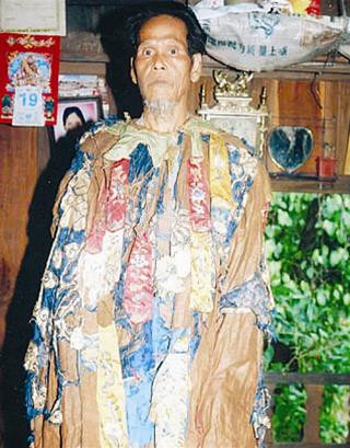 Ông Kôn Thí và chiếc áo Vân Phụng Tiên Y