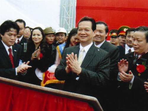 Thủ tướng Nguyễn Tấn Dũng tại lễ khởi công Nhà máy nhiệt điện Vũng áng