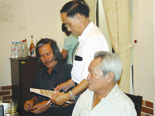 Nhà văn Nguyễn Quang Sáng (phải), GSTS Nguyễn Xuân Đào (giữa) và nhà văn – nhà báo Xuân Ba ảnh: Vũ Phạm Chánh Nhà văn Nguyễn Quang Sáng (phải), GSTS Nguyễn Xuân Đào (giữa) và nhà văn – nhà báo Xuân Ba ảnh: Vũ Phạm Chánh