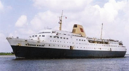 Tàu Thống Nhất khi còn “vẫy vùng” trên vùng biển Việt Nam