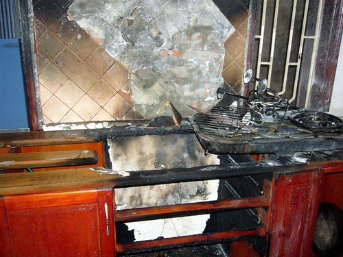 Khu nhà bếp nhà bà Như bị phá hủy