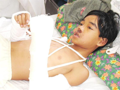 Cháu Đặng Nam tại bệnh viện Cháu Đặng Nam tại bệnh viện