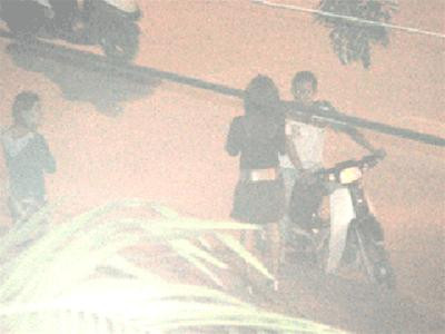 Cảnh thường thấy ở một số tuyến đường của Hà Nội. Ảnh: VnExpress