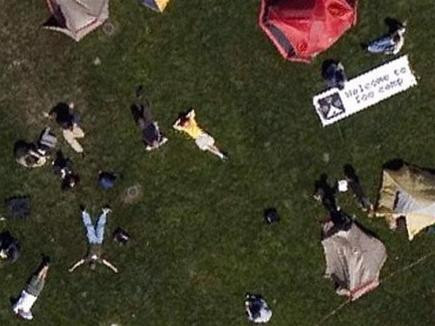 Những bức ảnh được chụp từ Google Maps đang là vấn đề gây tranh cãi về quyền riêng tư của công dân Những bức ảnh được chụp từ Google Maps đang là vấn đề gây tranh cãi về quyền riêng tư của công dân