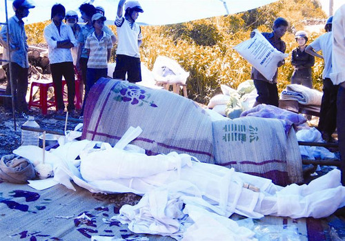 Chuẩn bị hậu sự cho các nạn nhân xấu số