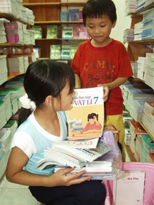 Xóa bỏ độc quyền xuất bản SGK là một xu hướng tiến bộ. Ảnh: Hồng Vĩnh.