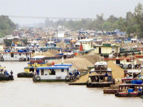 Trên kênh Chợ Gạo (Tiền Giang) Trên kênh Chợ Gạo (Tiền Giang)