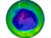 Lỗ thủng trong tầng ozone phía trên Nam Cực là lỗ thủng lớn nhất.