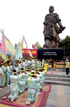 Lễ tế vua Quang Trung. Ảnh: Vnexpress