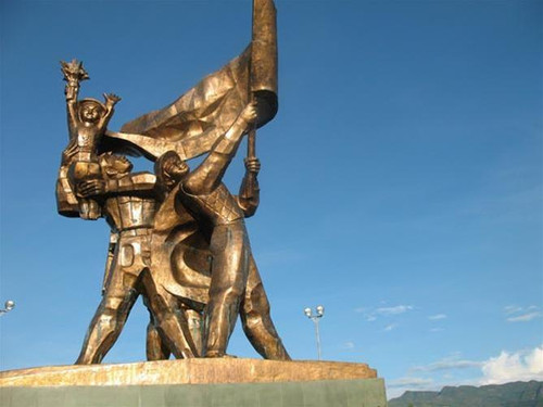 Tượng đài Điện Biên Phủ. Ảnh: Phùng Sưởng.