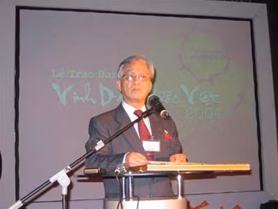 裴建清先生出席越南榮譽獎頒獎典禮。 裴建清先生出席越南榮譽獎頒獎典禮。