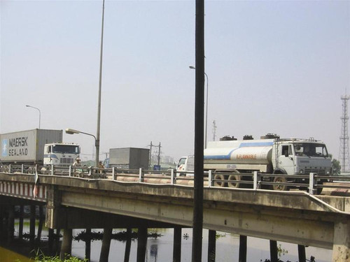 Cầu Rạch Chiếc hiện hữu chuẩn bị được gia cường nhằm nâng tải trọng lên 30 tấn (Ảnh: Hồng Hạnh)