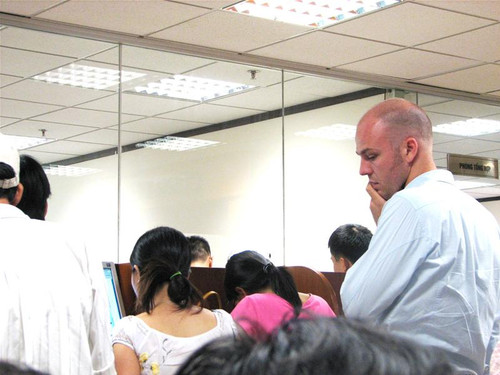 Nhiều nhà đầu tư Mỹ đổ tiền vào thị trường chứng khoán Việt Nam thông qua các quỹ đầu tư nước ngoài. Hình mang tính minh họa. Ảnh: Hồng Minh. Nhiều nhà đầu tư Mỹ đổ tiền vào thị trường chứng khoán Việt Nam thông qua các quỹ đầu tư nước ngoài. Hình mang tính minh họa. Ảnh: Hồng Minh.