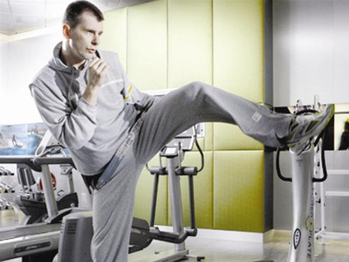 Tỷ phú “quần bò” Prokhorov