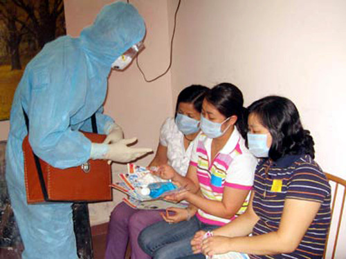 Tuyên truyền, tư vấn ngăn bệnh cúm A/H1N1 tại cộng động. Ảnh minh họa:.