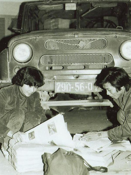 Từ sáng sớm, các phát hành viên đã đưa báo từ tòa soạn tới bạn đọc (ảnh chụp những năm 80 thế kỷ trước) ảnh: Phạm Yên