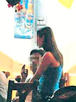 Những cô gái tiếp thị có ngoại hình xinh đẹp thường là mục tiêu săn đuổi Ngậm ngùi sau những ly biacủa các đại gia