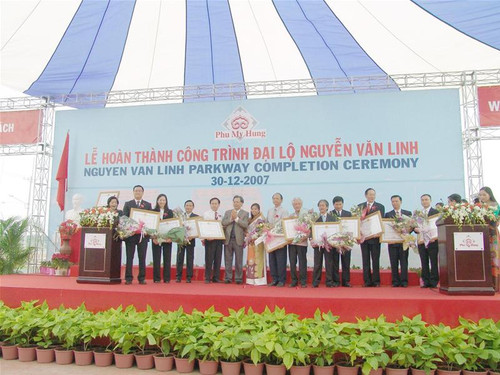 Niềm vui ngày khánh thành. Ảnh: Trường Điền Niềm vui ngày khánh thành. Ảnh: Trường Điền