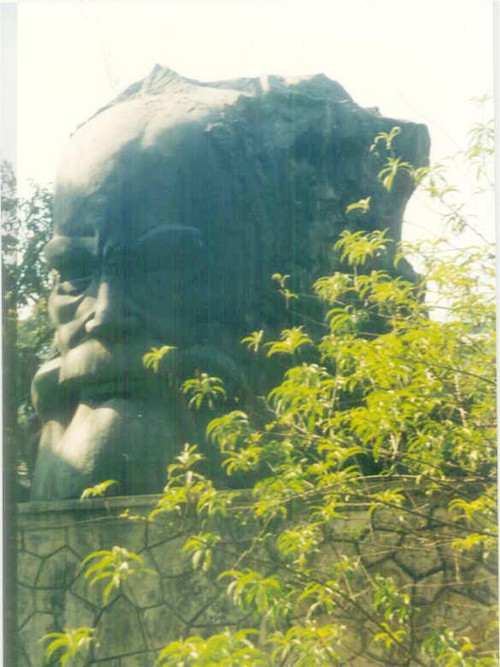 Tượng Phan Bội Châu