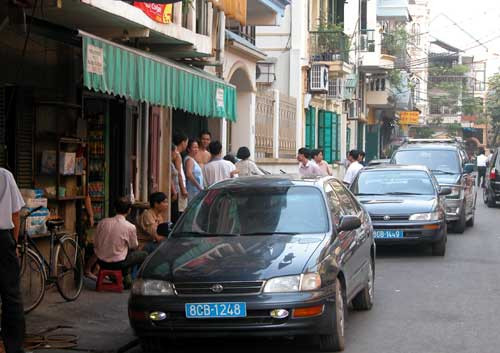 Xe công an chở Mai Thanh Hải khỏi nhà riêng