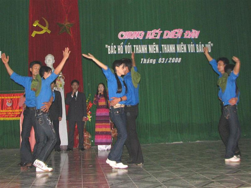 Một tiết mục văn nghệ tại Diễn đàn