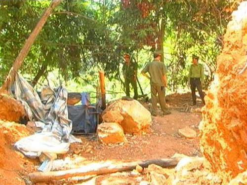 Khi có đoàn kiểm tra thì các đối tượng bỏ chạy