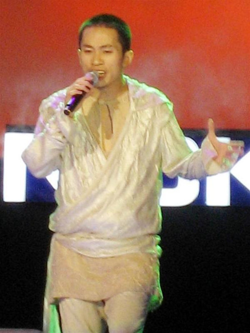 Ca sỹ Tùng Dương đã đạt giải Bài hát Việt do Hội đồng thẩm định bình chọn với ca khúc Con cò của Lưu Hà An