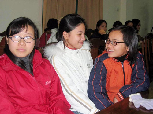 Sự hài lòng của SV nữ trước những câu trả lời của các chuyên gia. Sự hài lòng của SV nữ trước những câu trả lời của các chuyên gia.