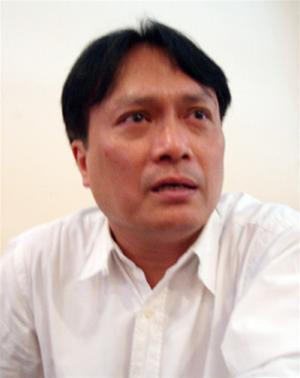 Ông Nguyễn Minh Đông, người rao mua 1 quả trứng gà giả với giá 5.000USD Ông Nguyễn Minh Đông, người rao mua 1 quả trứng gà giả với giá 5.000USD