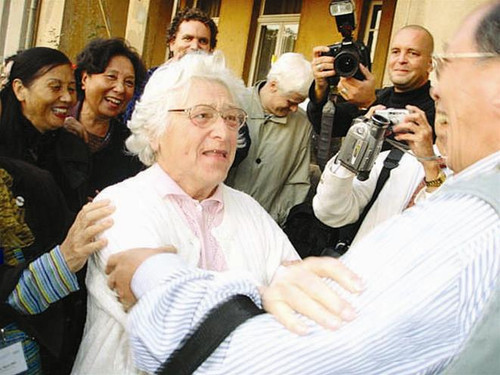 Bà Ruth mừng vui đón học trò cũ sau gần 50 năm xa cách