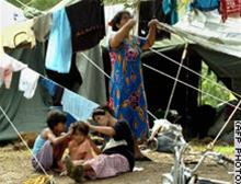 Sóng thần đã qua đi nhưng nhiều người dân ở Aceh (Indonesia) vẫn phải sống trong các trại tạm bợ.