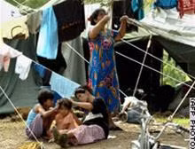 Sóng thần đã qua đi nhưng nhiều người dân ở Aceh (Indonesia) vẫn phải sống trong các trại tạm bợ.