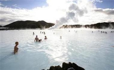 Người dân đang vui chơi ở Blue Lagoon