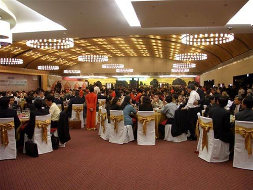 Bàn ghế phòng tiệc tạo sự thoải mái tối đa Bàn ghế phòng tiệc tạo sự thoải mái tối đa