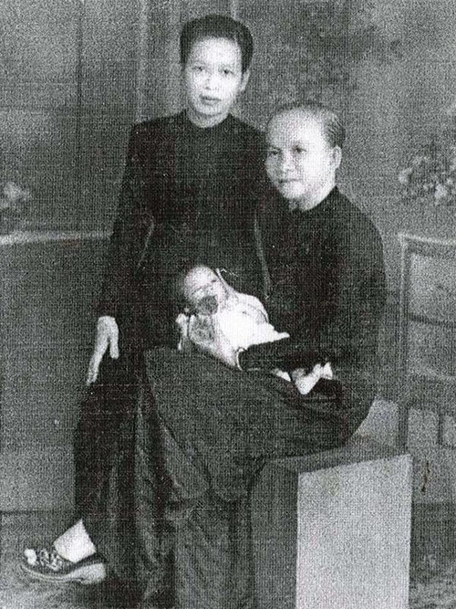 Gửi con gái Vũ Anh 3 tháng tuổi cho mẹ ở Sài Gòn Gửi con gái Vũ Anh 3 tháng tuổi cho mẹ ở Sài Gòn