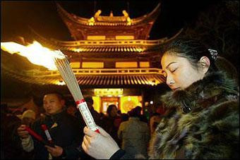 Hơn 450.000 người dân Paris đón năm mới trên đại lộ Champs-Élysées Người dân Ukraina đón năm mới trên đường phố Người dân Trung Quốc đến chùa mong một năm mới tốt đẹp hơn Người dân Thái Lan mừng năm mới với nỗi nhớ những người thiệt mạng vì sóng thần Người dân Brazil đón năm mới với lễ hội pháo hoa Người dân New York đón năm mới trên quảng trường trung tâm thành phố Hơn 450.000 người dân Paris đón năm mới trên đại lộ Champs-Élysées Người dân Ukraina đón năm mới trên đường phố Người dân Trung Quốc đến chùa mong một năm mới tốt đẹp hơn Người dân Thái Lan mừng năm mới với nỗi nhớ những người thiệt mạng vì sóng thần Người dân Brazil đón năm mới với lễ hội pháo hoa Người dân New York đón năm mới trên quảng trường trung tâm thành phố