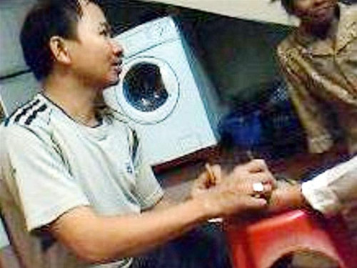 Thầy Ngọc đang hành nghề