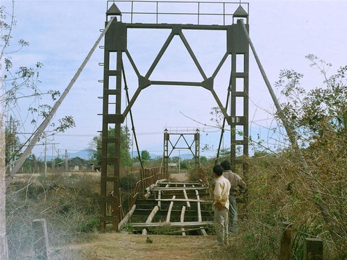 Cầu treo bị hỏng nặng