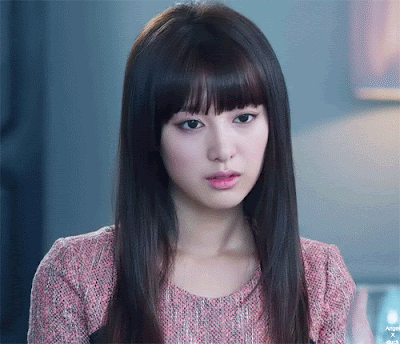 Khá giống với hình ảnh kiêu kỳ trong Queen of tears, vai tiểu thư Rachel Yoo trong The Heirs (Những người thừa kế) là cột mốc gây ấn tượng sâu đậm với khán giả. Nữ diễn viên không đóng chính nhưng vẫn gây chú ý vì dung mạo ngọt ngào, kiêu sa đúng chất con cái gia tộc thượng lưu. Thời điểm nhận vai diễn này, Ji Won 22 tuổi. Khá giống với hình ảnh kiêu kỳ trong Queen of tears, vai tiểu thư Rachel Yoo trong The Heirs (Những người thừa kế) là cột mốc gây ấn tượng sâu đậm với khán giả. Nữ diễn viên không đóng chính nhưng vẫn gây chú ý vì dung mạo ngọt ngào, kiêu sa đúng chất con cái gia tộc thượng lưu. Thời điểm nhận vai diễn này, Ji Won 22 tuổi.