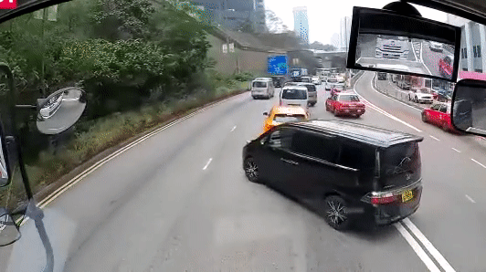 Kết đắng cho ô tô chuyển làn không quan sát