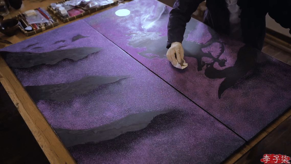 Quá trình làm tủ sơn mài của &quot;tiên nữ đồng quê&quot;.