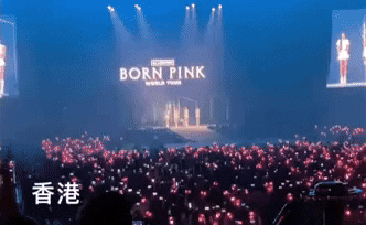 Những lần Jennie đột ngột rời sân khấu. Nguồn: Weibo.