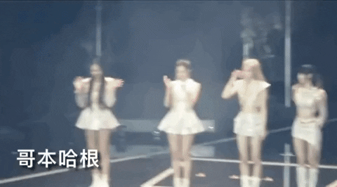 Những lần Jennie đột ngột rời sân khấu. Nguồn: Weibo.