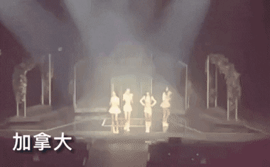 Những lần Jennie đột ngột rời sân khấu. Nguồn: Weibo.