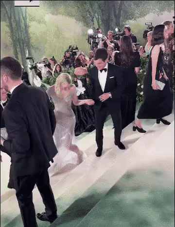 Các sao US-UK trong những bộ đầm bó sát, lộng lẫy. Các sao US-UK trong những bộ đầm bó sát, lộng lẫy.