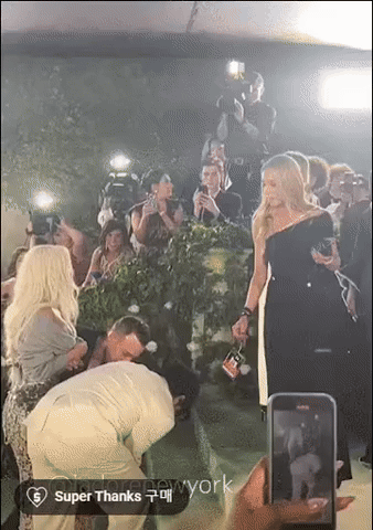 Các sao US-UK trong những bộ đầm bó sát, lộng lẫy. Các sao US-UK trong những bộ đầm bó sát, lộng lẫy.