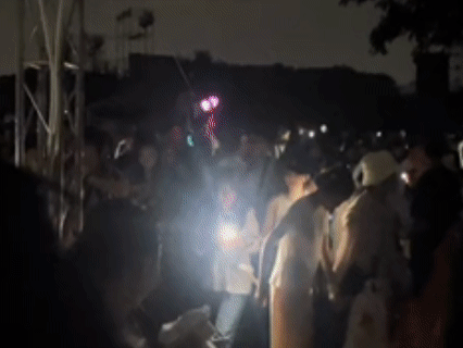 Show diễn ở Hà Nội tối 20/4 phải hoãn vì mưa giông.