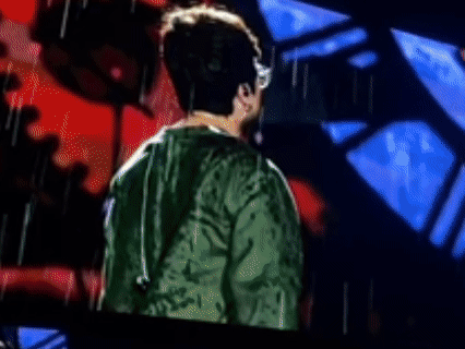 Show diễn ở Hà Nội tối 20/4 phải hoãn vì mưa giông.